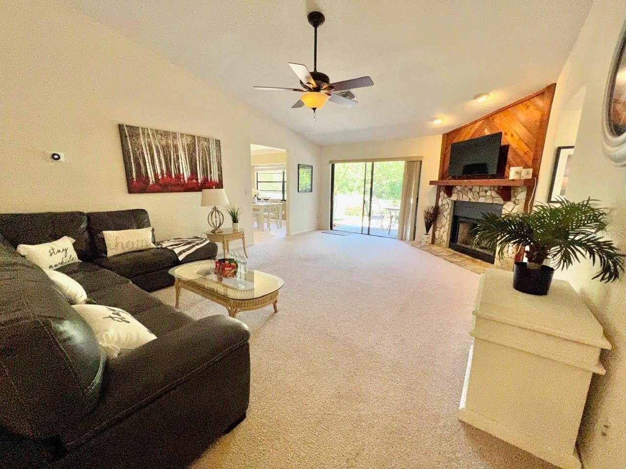 2124 RIVERS EDGE CT — photo 2