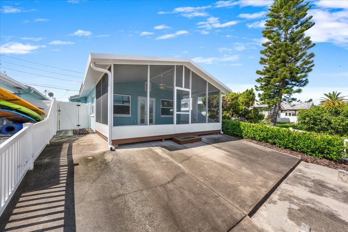 4821 FLORAMAR TER — photo 42