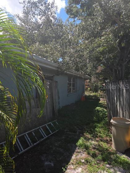 324 GOLDEN SANDS DR — photo 16