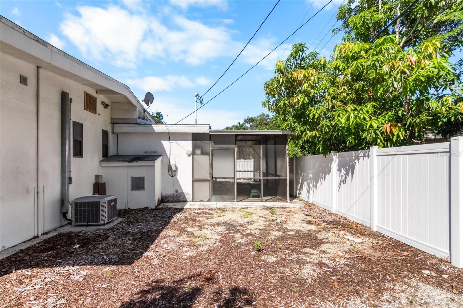 2921 WOOD ST — photo 33