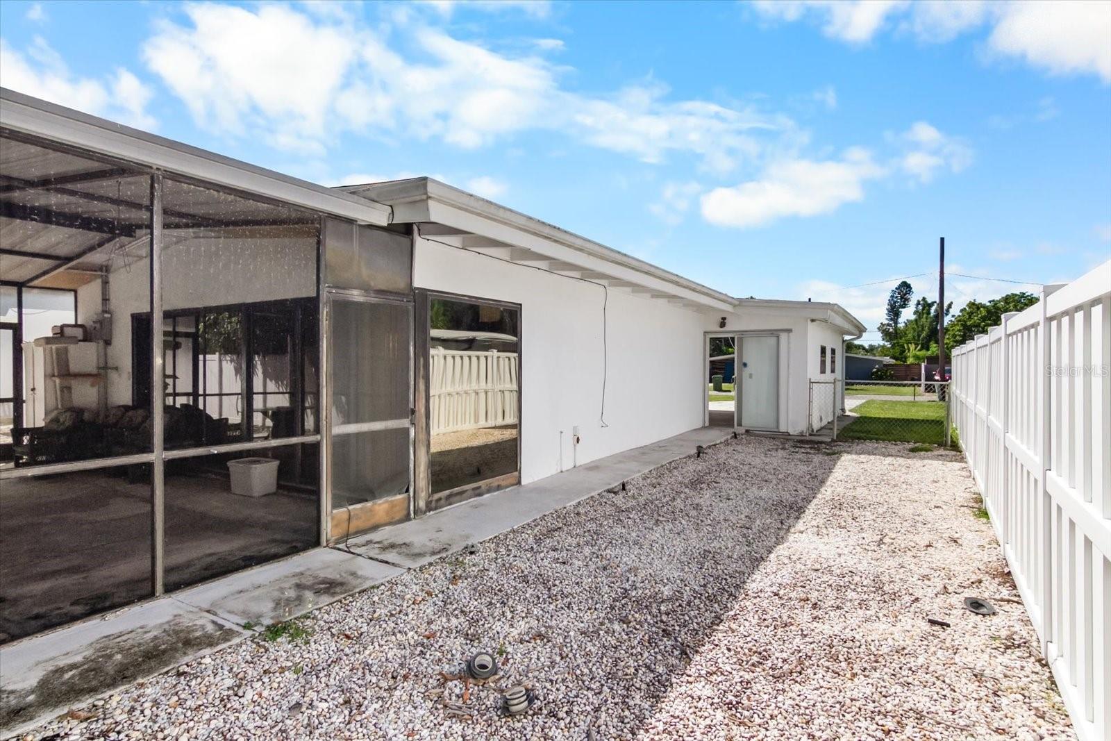 2921 WOOD ST — photo 46