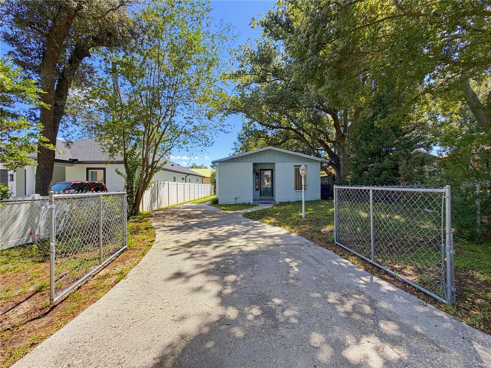 1026 W RAMBLA ST — photo 32