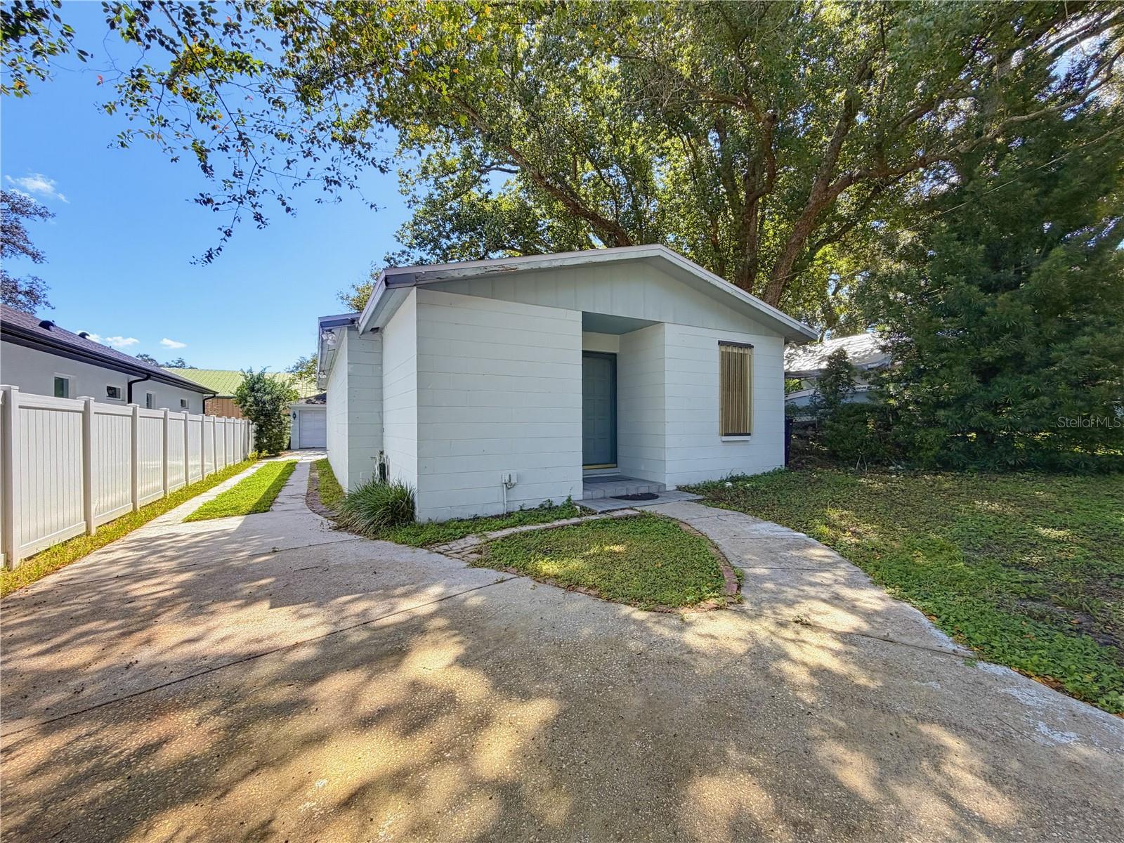 1026 W RAMBLA ST — photo 28