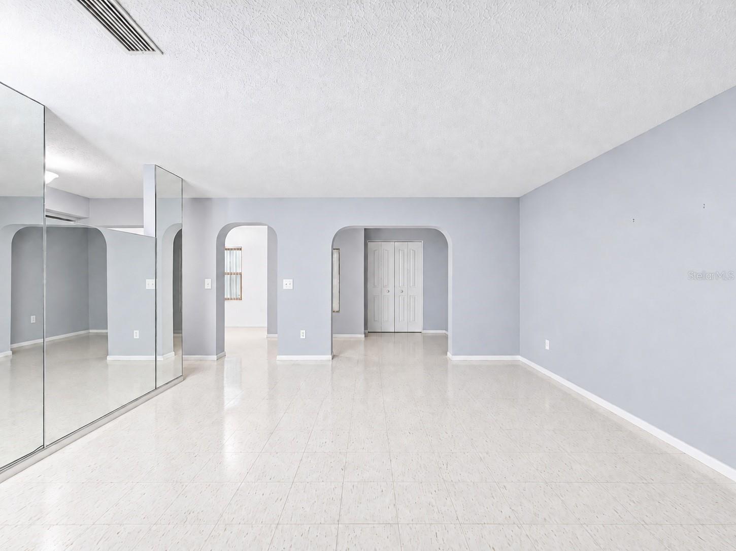 1026 W RAMBLA ST — photo 4