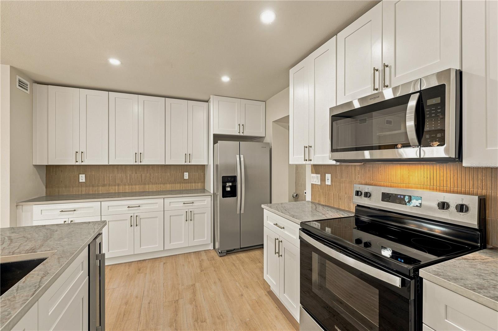 3946 HELENA ST NE — photo 5
