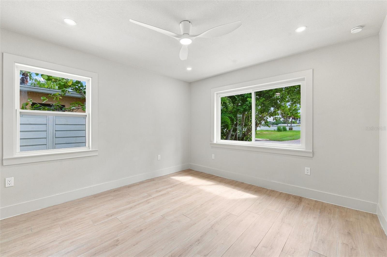 3946 HELENA ST NE — photo 15
