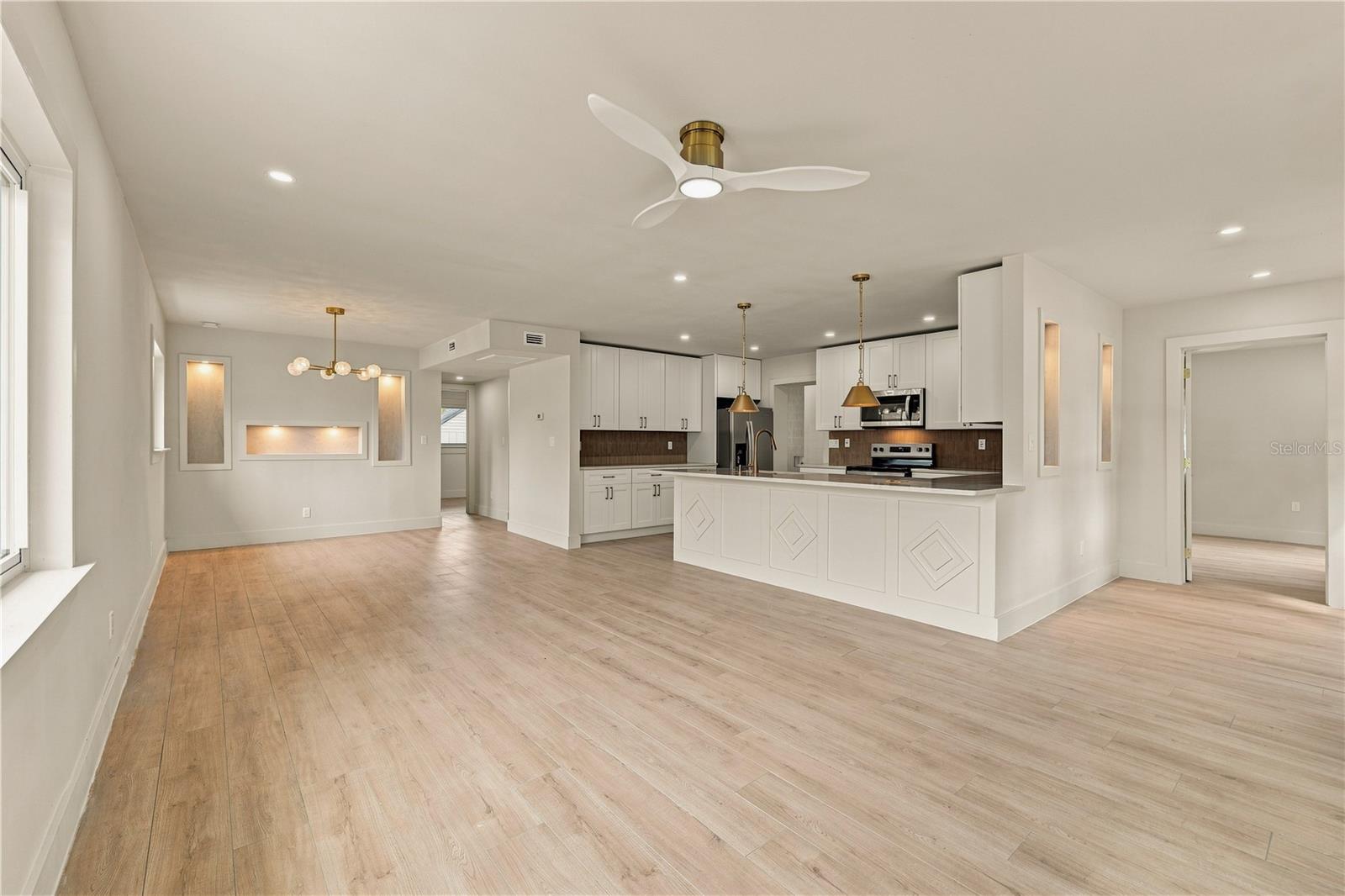 3946 HELENA ST NE — photo 13