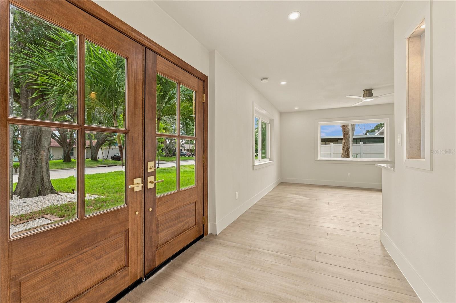 3946 HELENA ST NE — photo 4