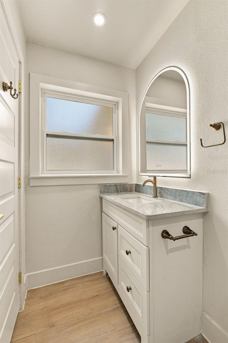 3946 HELENA ST NE — photo 22