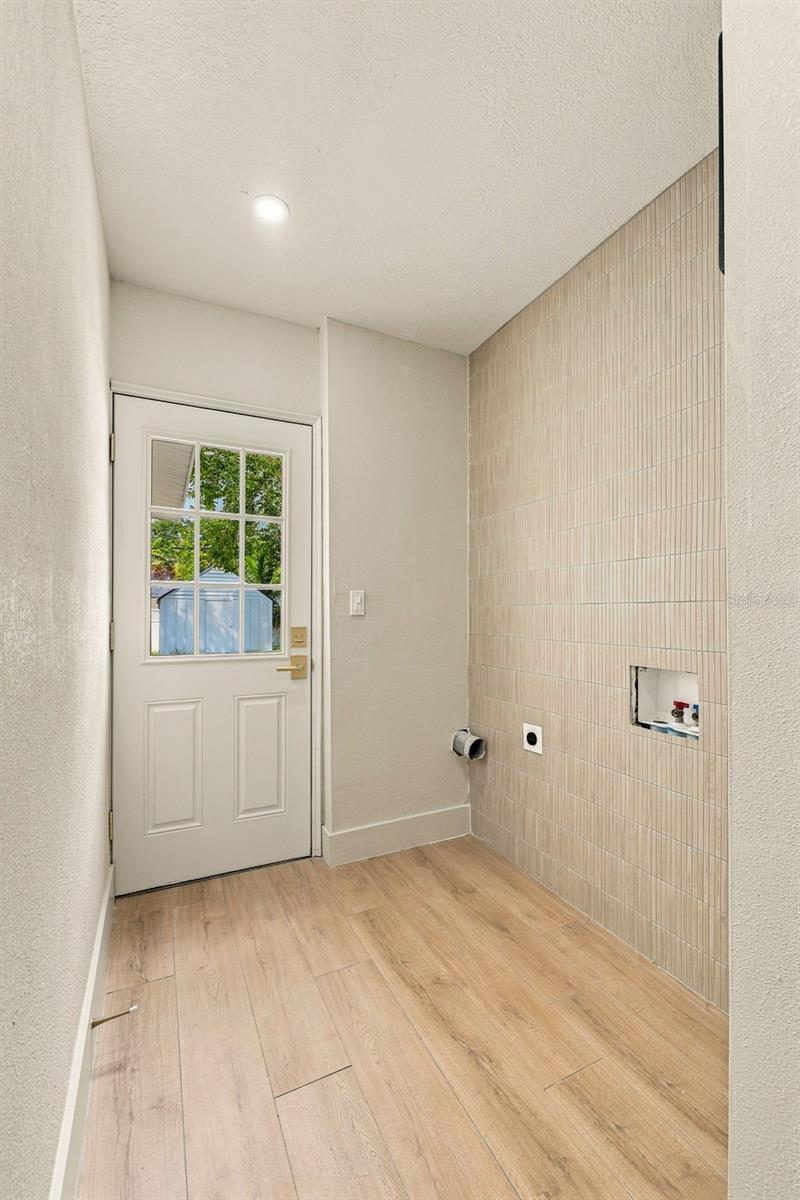 3946 HELENA ST NE — photo 26