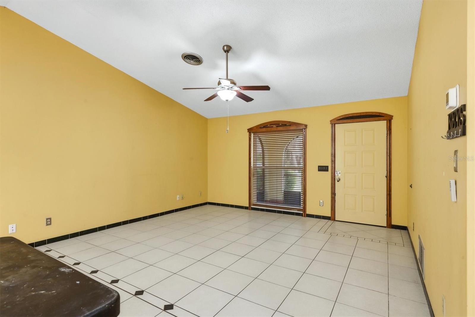 3280 SIESTA DR — photo 9