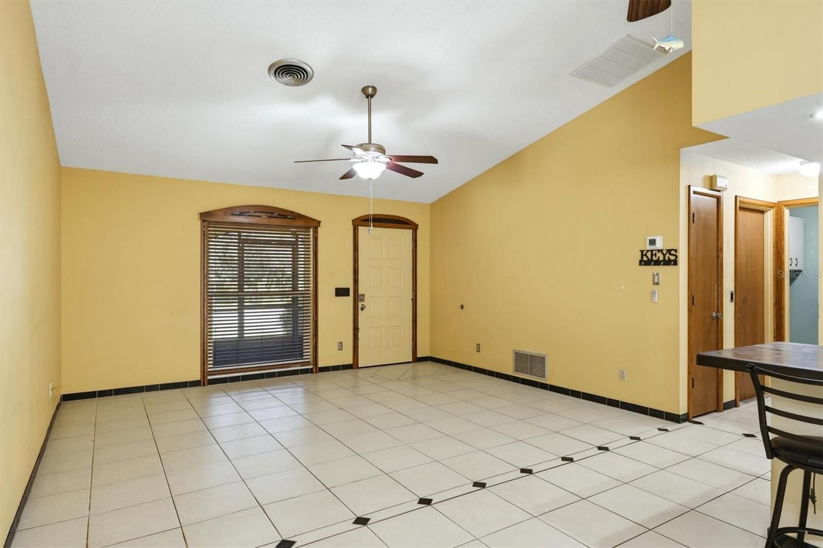 3280 SIESTA DR — photo 8