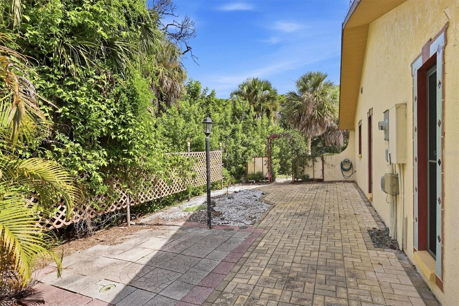 3280 SIESTA DR — photo 35