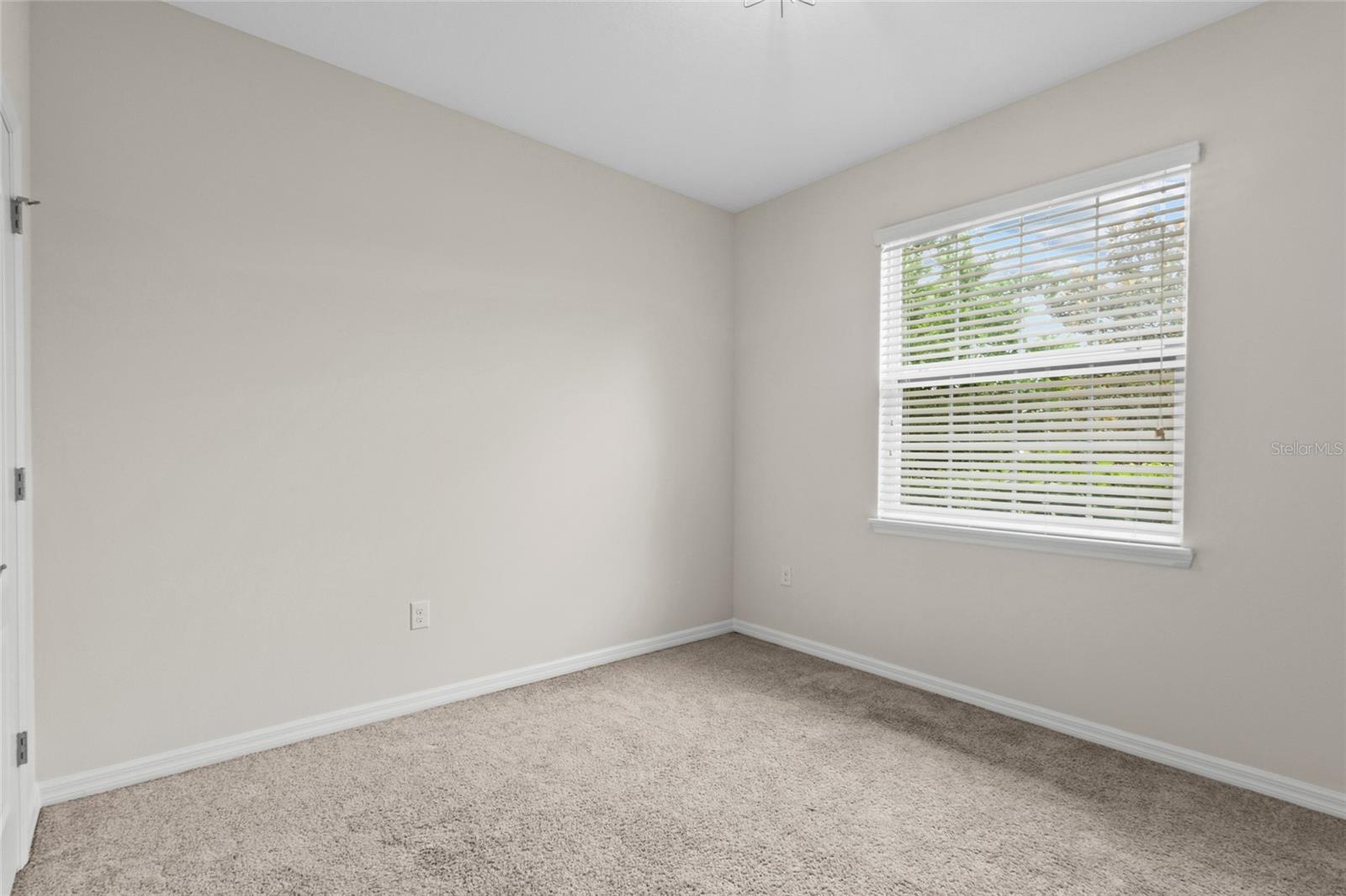 2924 ORIOLE DR — photo 4