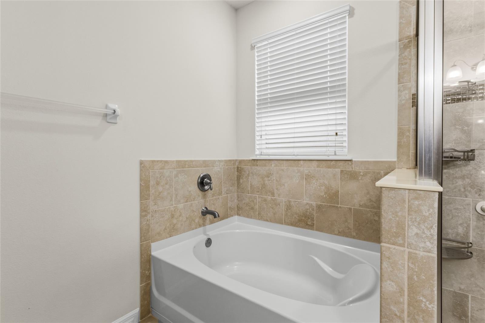 2924 ORIOLE DR — photo 21