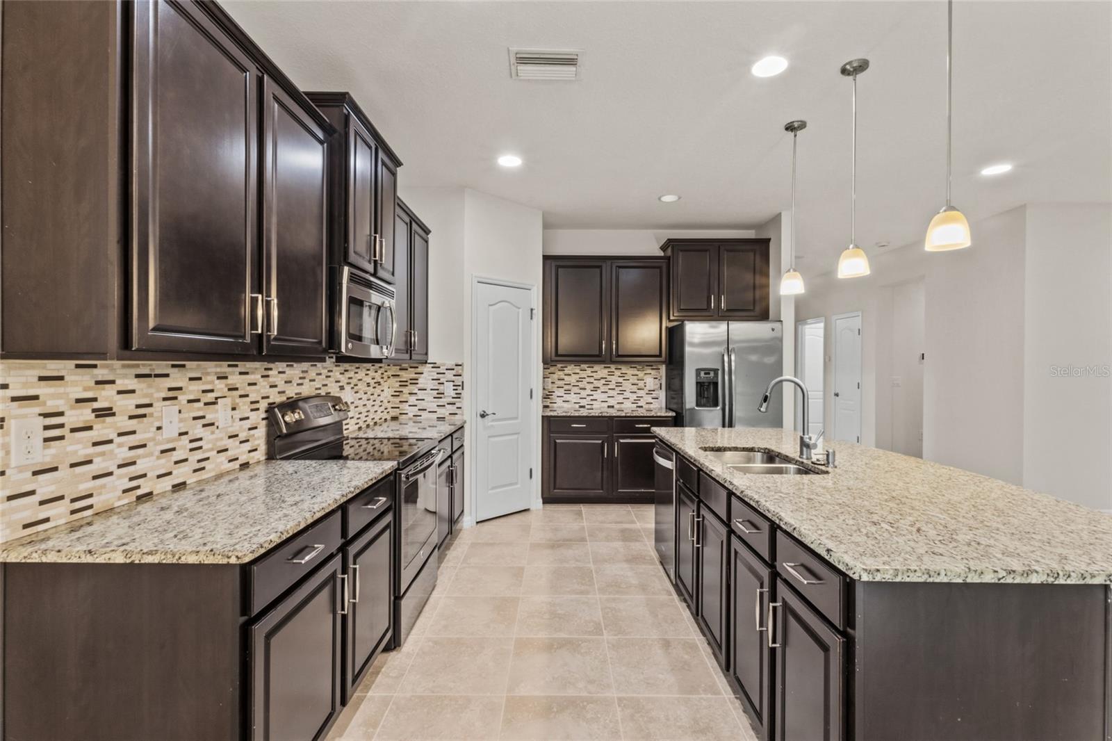 2924 ORIOLE DR — photo 12