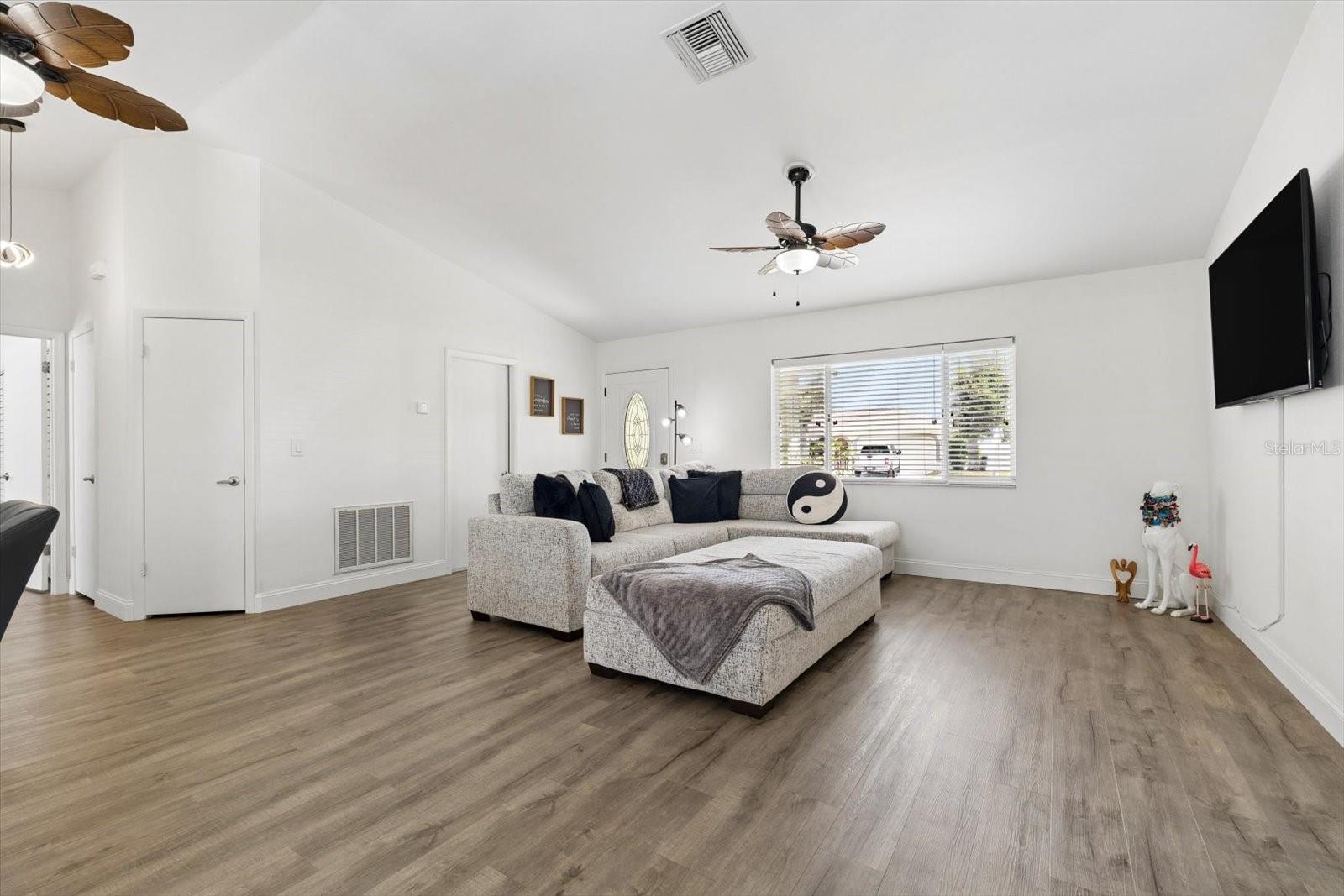7409 FAIRWOOD AVE — photo 10