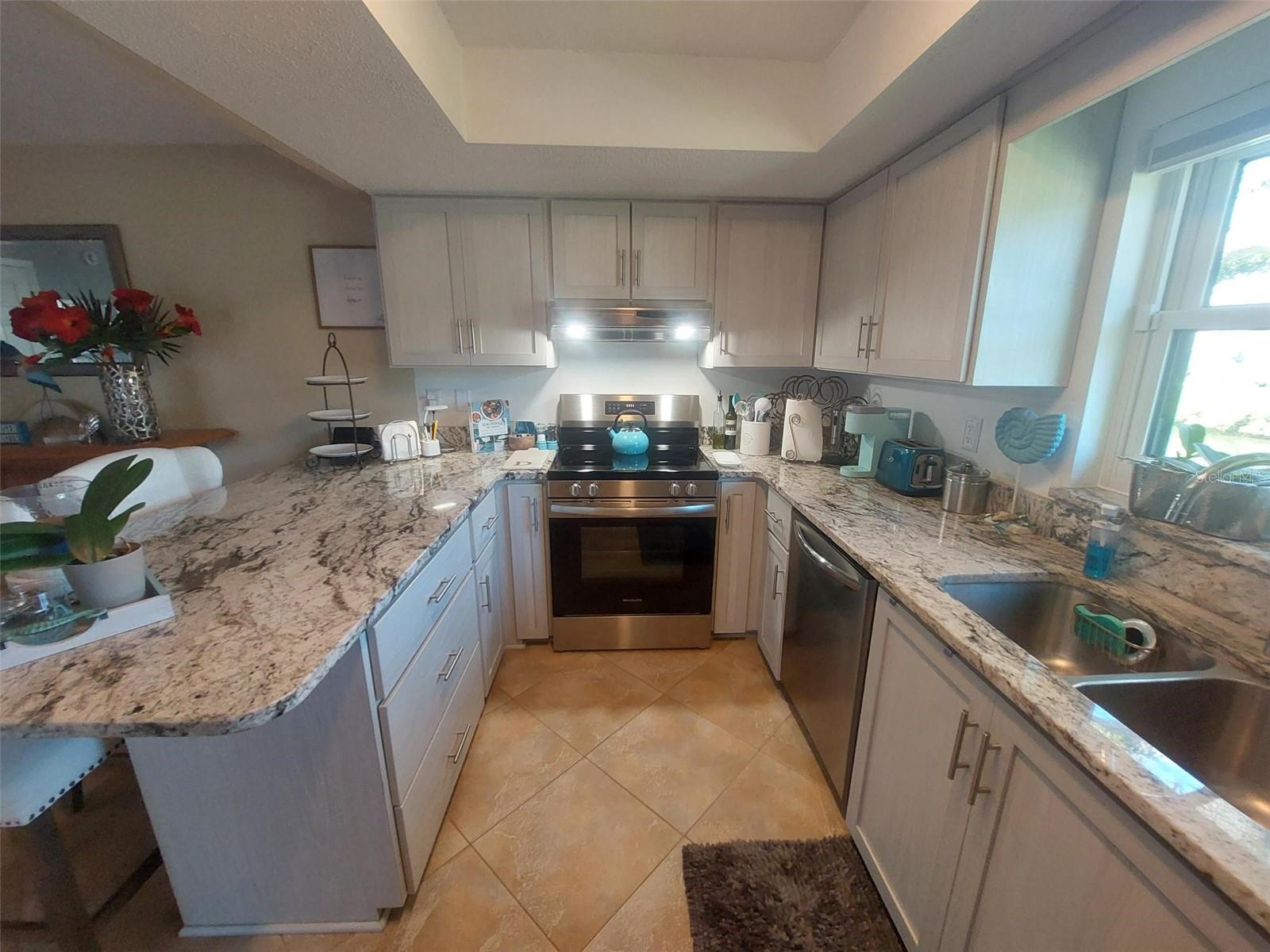 9446 TRADEWINDS AVE — photo 14