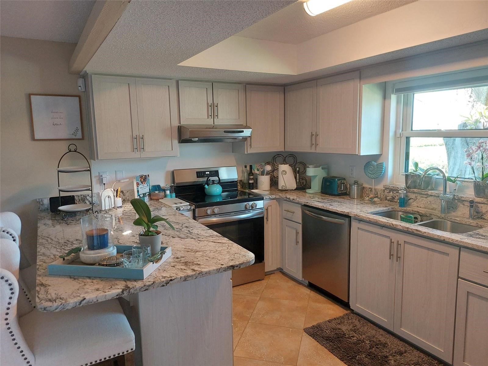 9446 TRADEWINDS AVE — photo 10