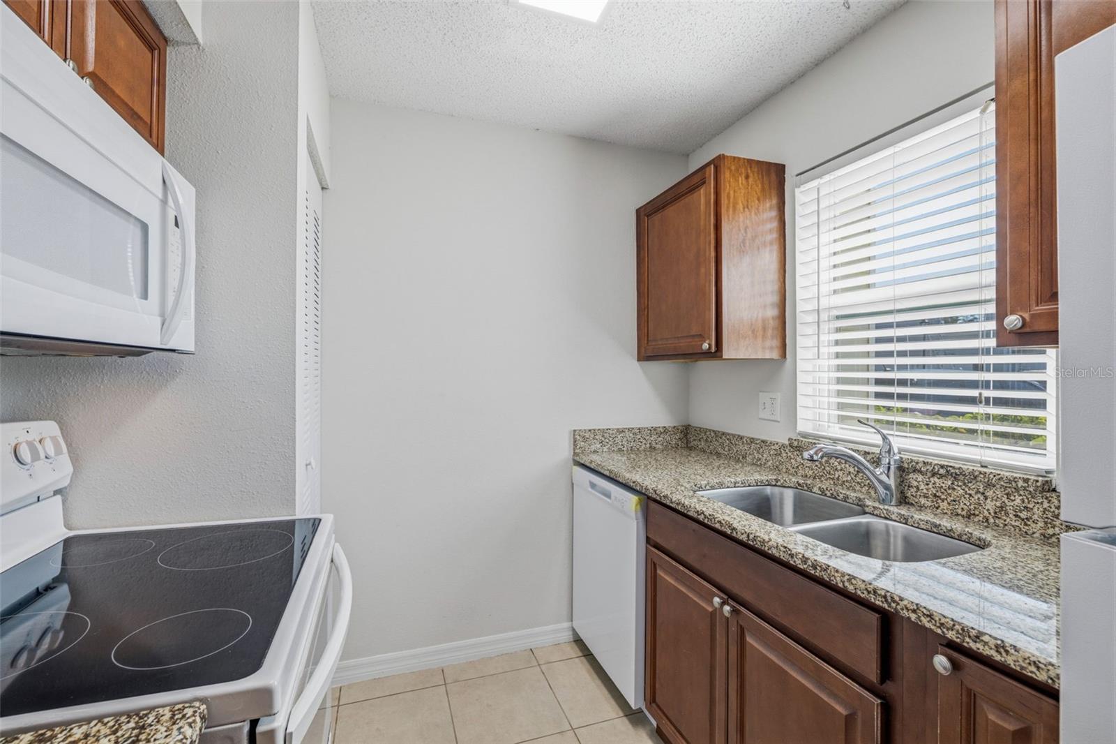 11906 CYPRESS HILL CIR — photo 8
