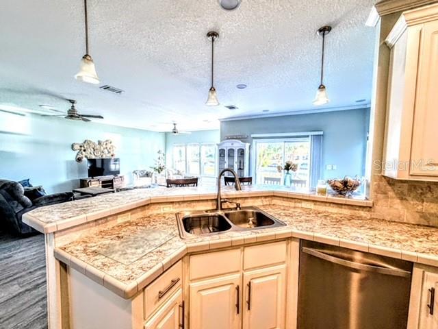 822 S WATERWAY — photo 9