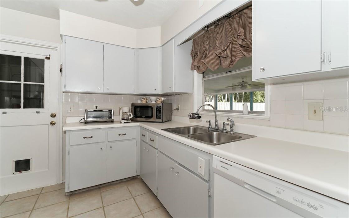 2141 SUNNYSIDE LN — photo 8