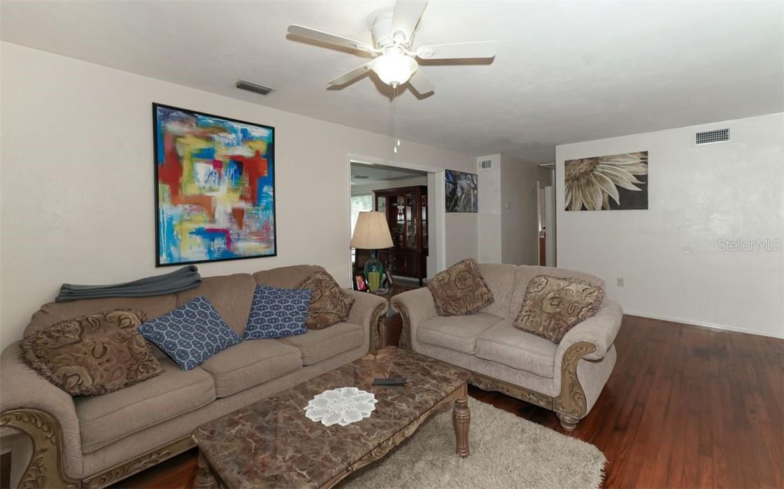 2141 SUNNYSIDE LN — photo 3