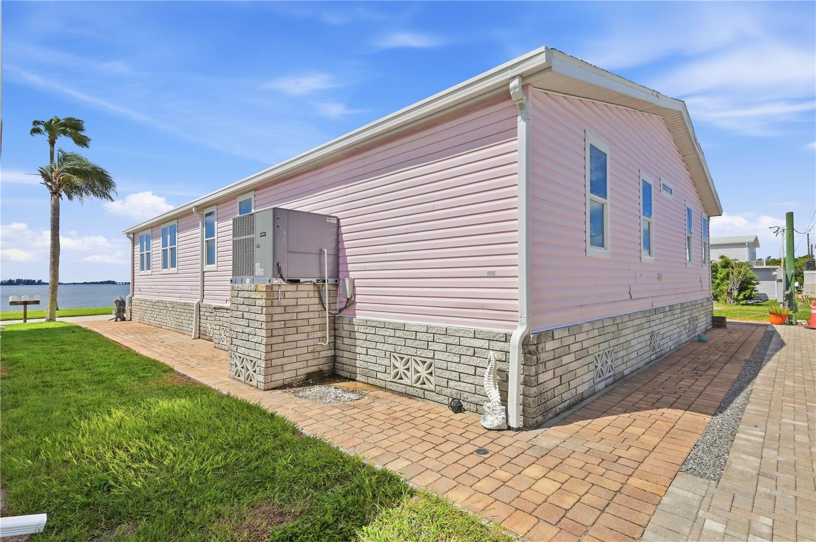 34 BAYVIEW DR — photo 43