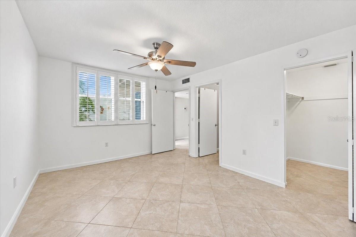 411 PALM TREE DR #411 — photo 17