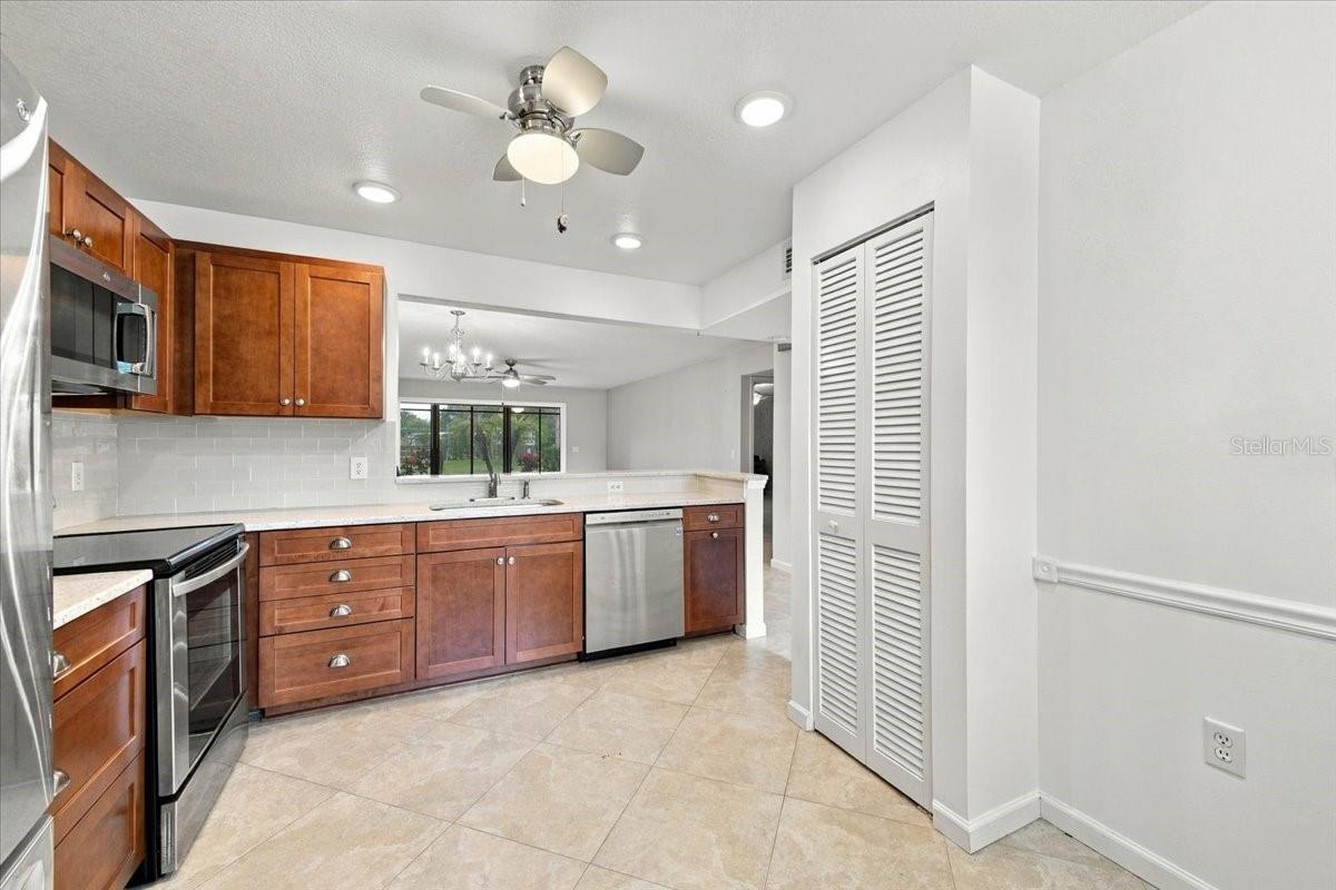 411 PALM TREE DR #411 — photo 7