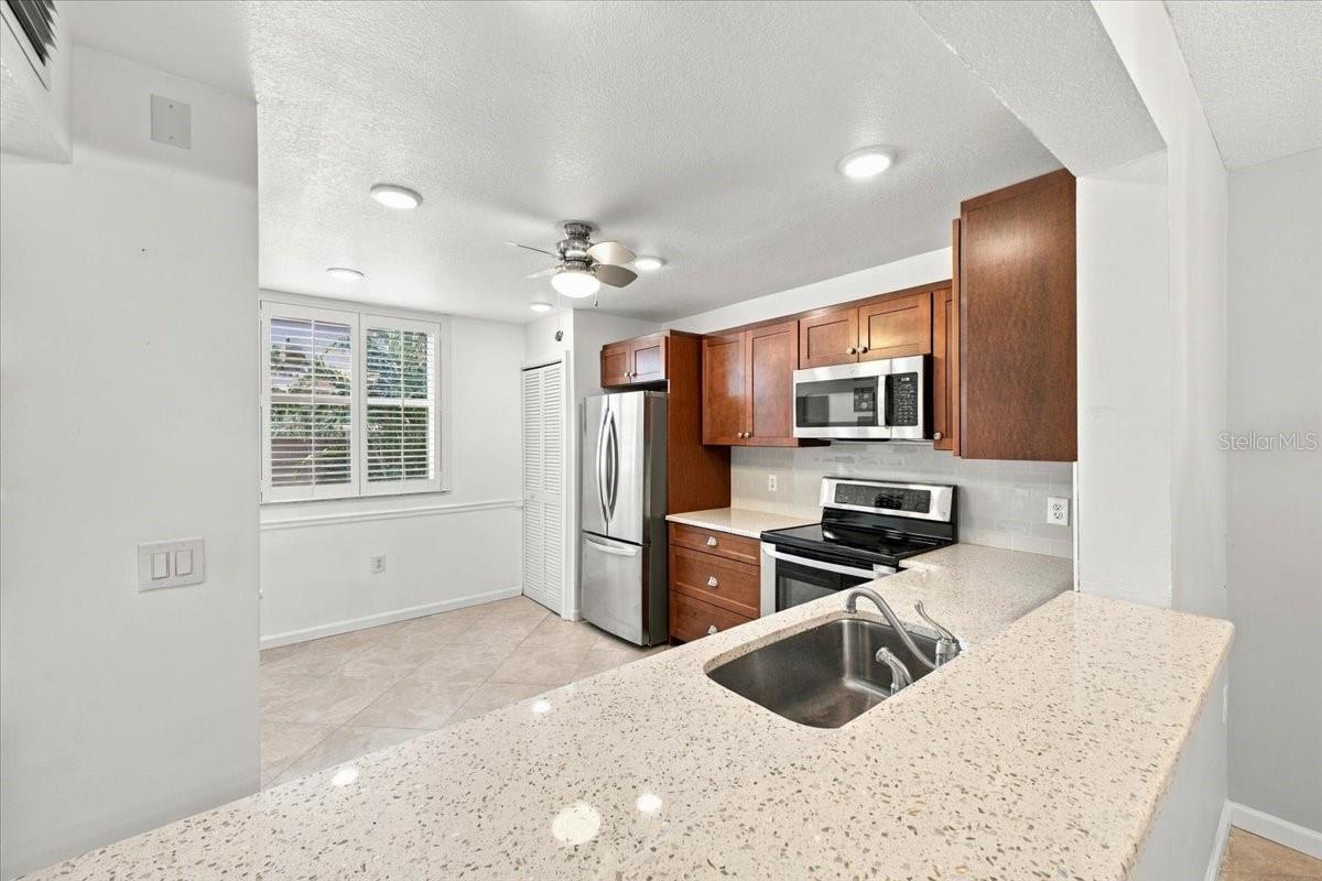 411 PALM TREE DR #411 — photo 4