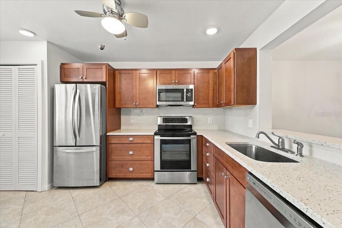 411 PALM TREE DR #411 — photo 5