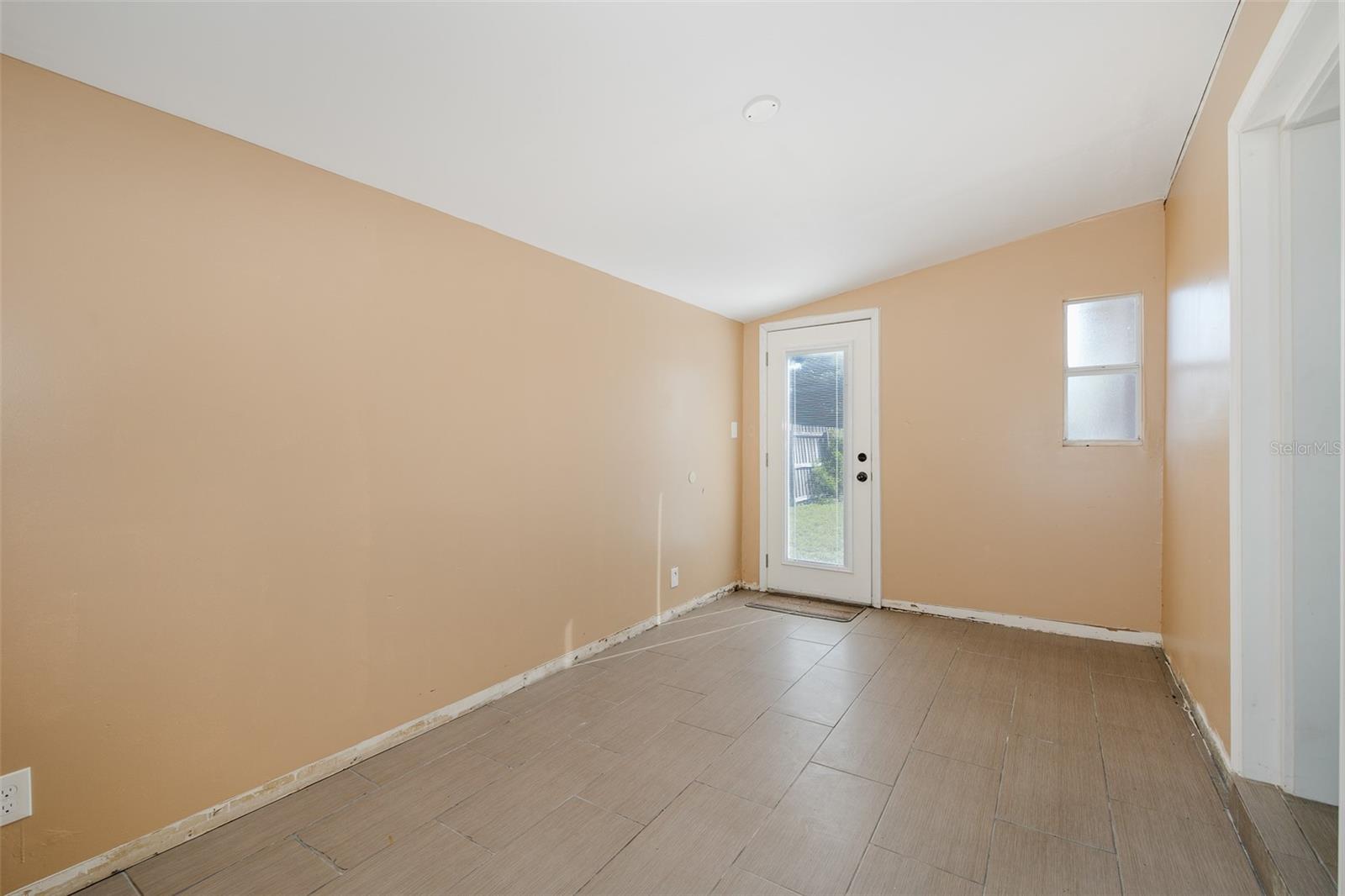 4403 GANDY CIR — photo 31