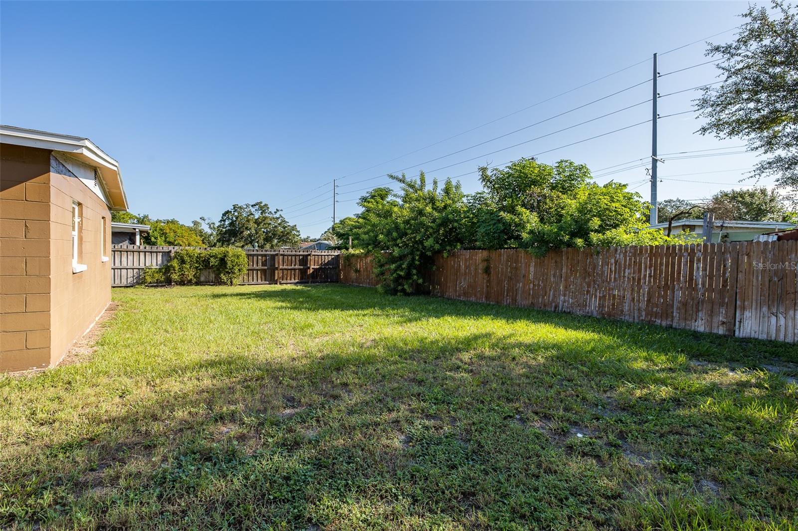 4403 GANDY CIR — photo 41