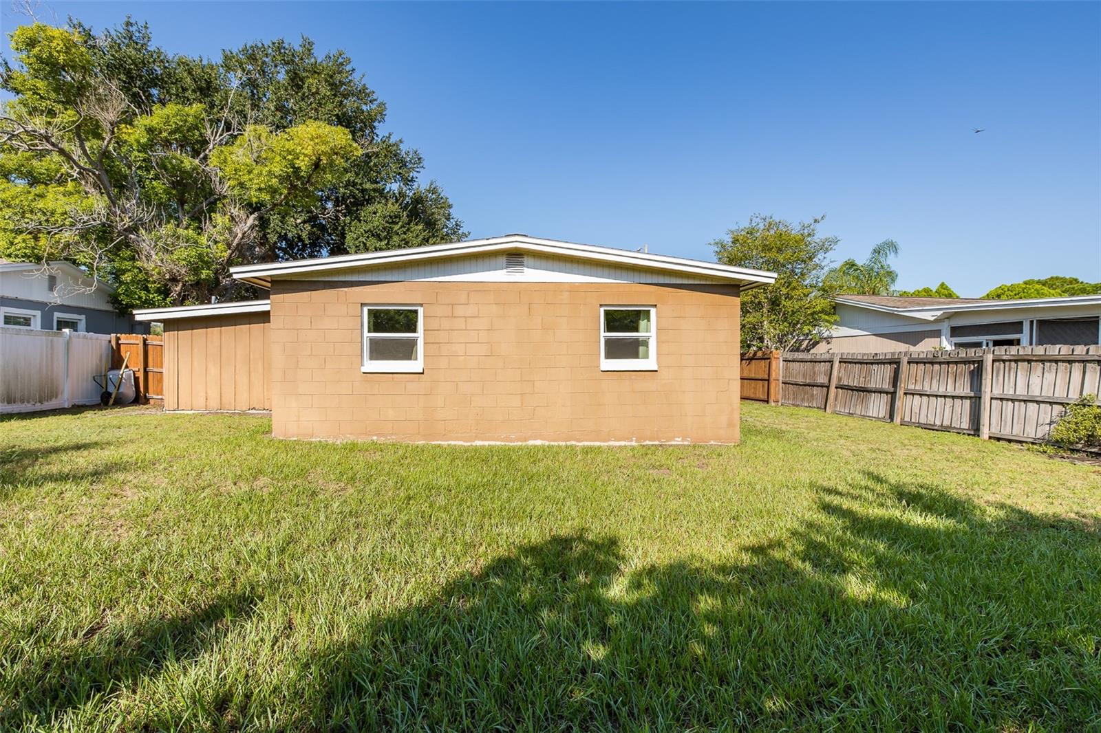 4403 GANDY CIR — photo 35