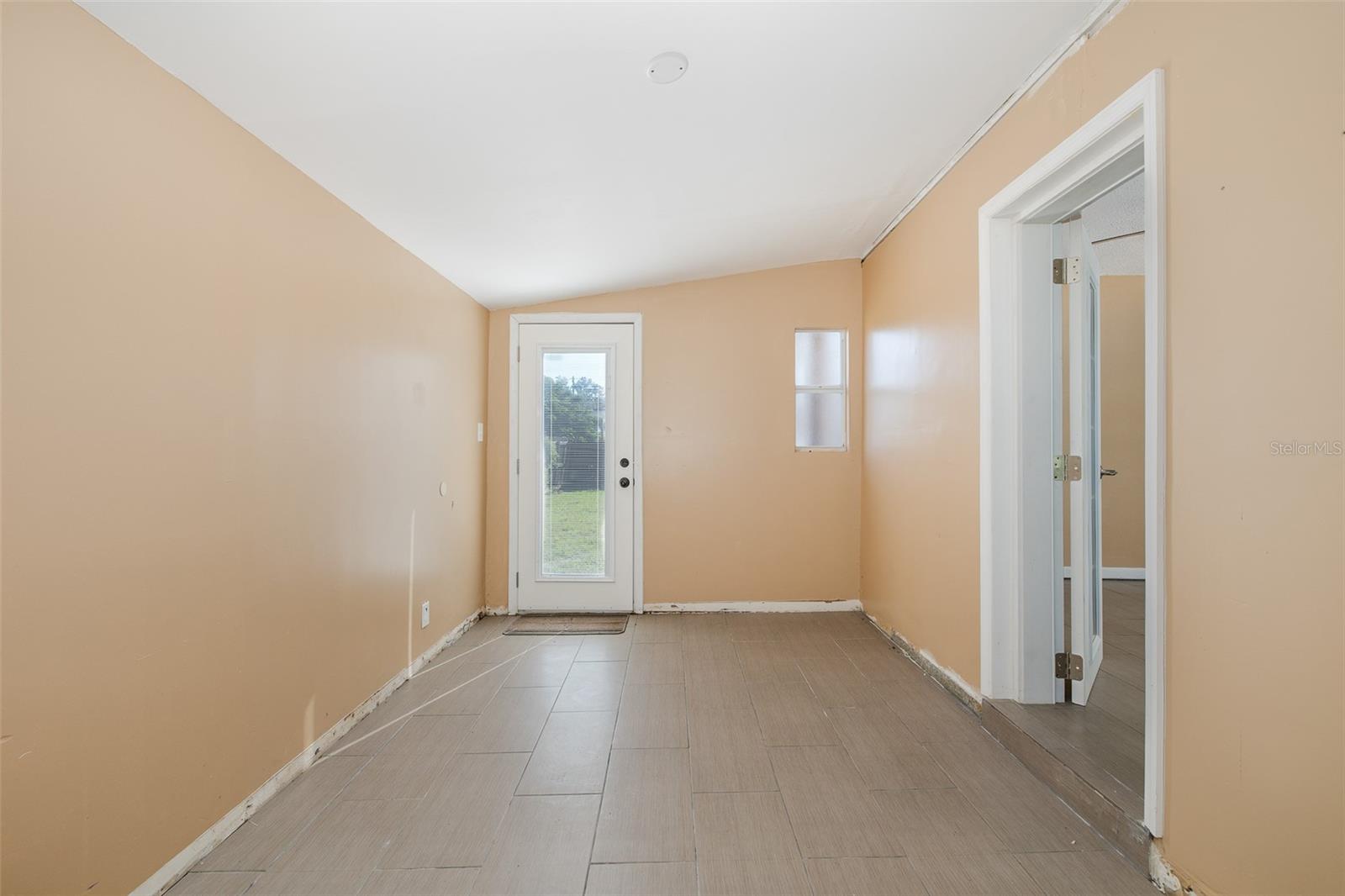 4403 GANDY CIR — photo 30