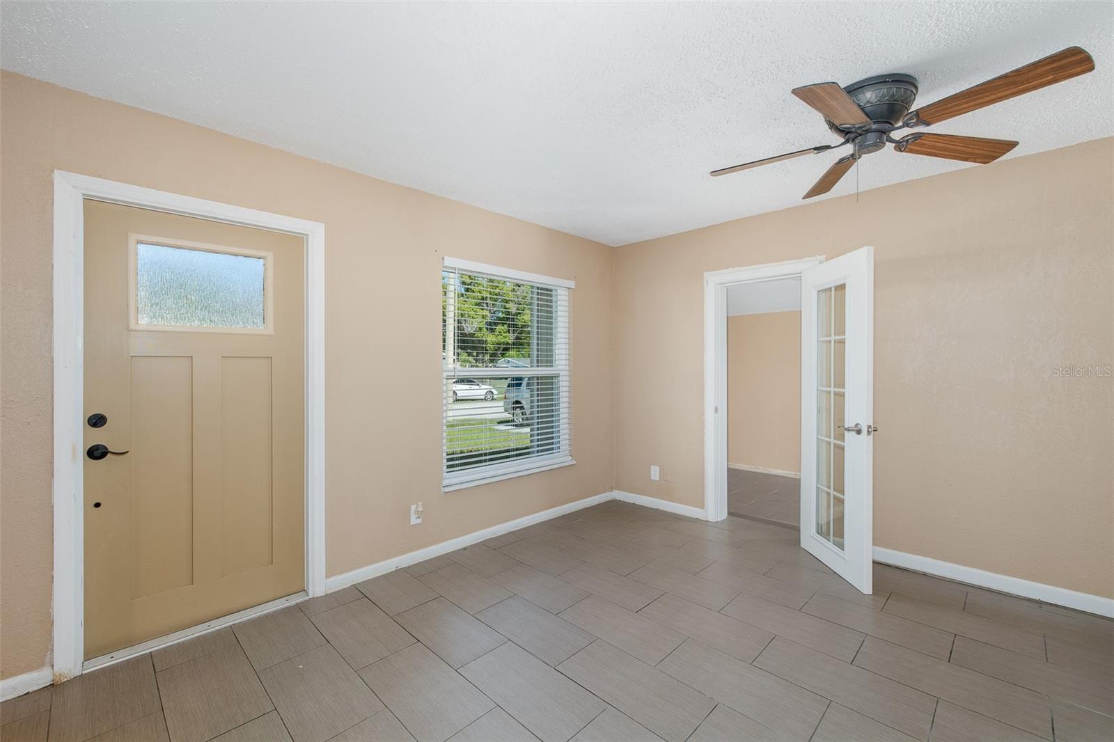 4403 GANDY CIR — photo 10