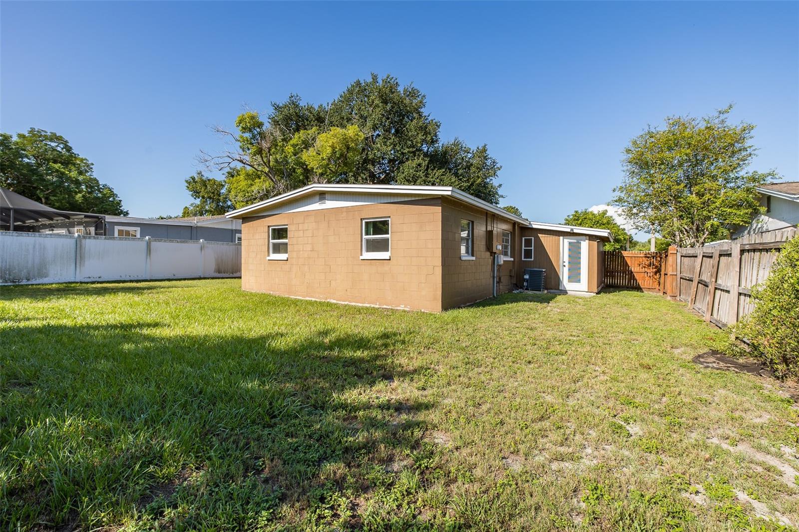 4403 GANDY CIR — photo 37
