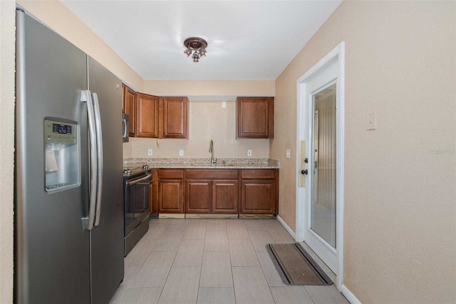 4403 GANDY CIR — photo 12