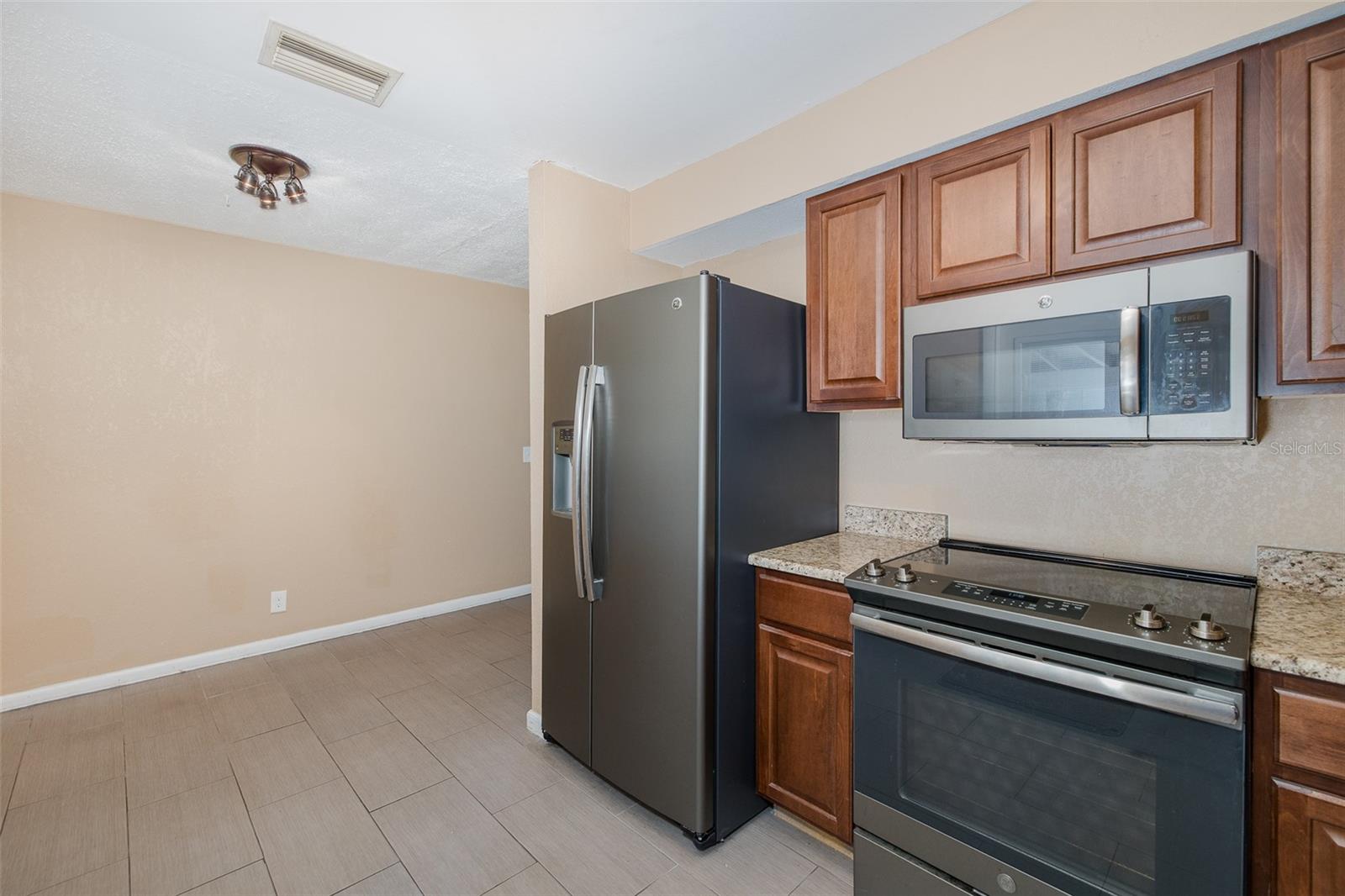 4403 GANDY CIR — photo 15