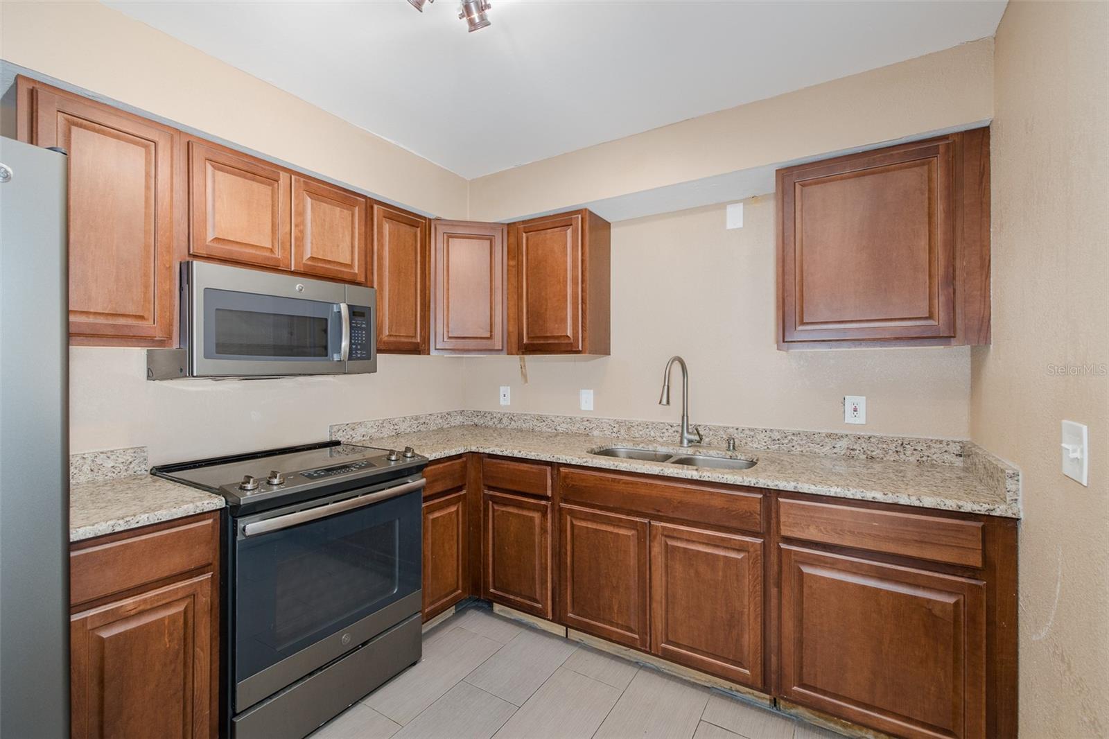 4403 GANDY CIR — photo 13