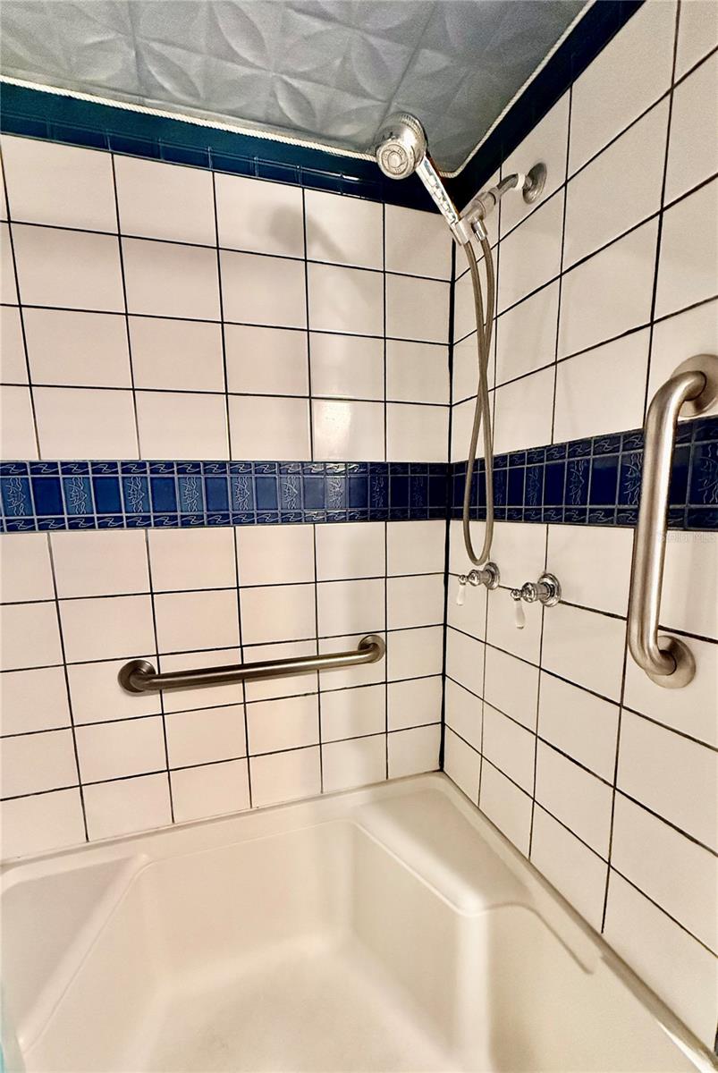 603 S GREEN CIR — photo 17