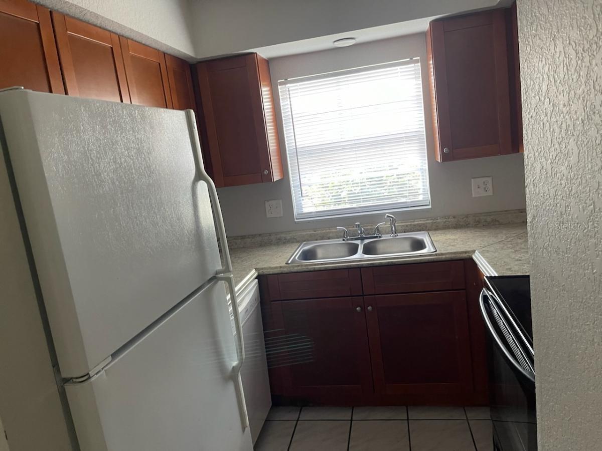 9027 WESTCHESTER CIR #A — photo 3