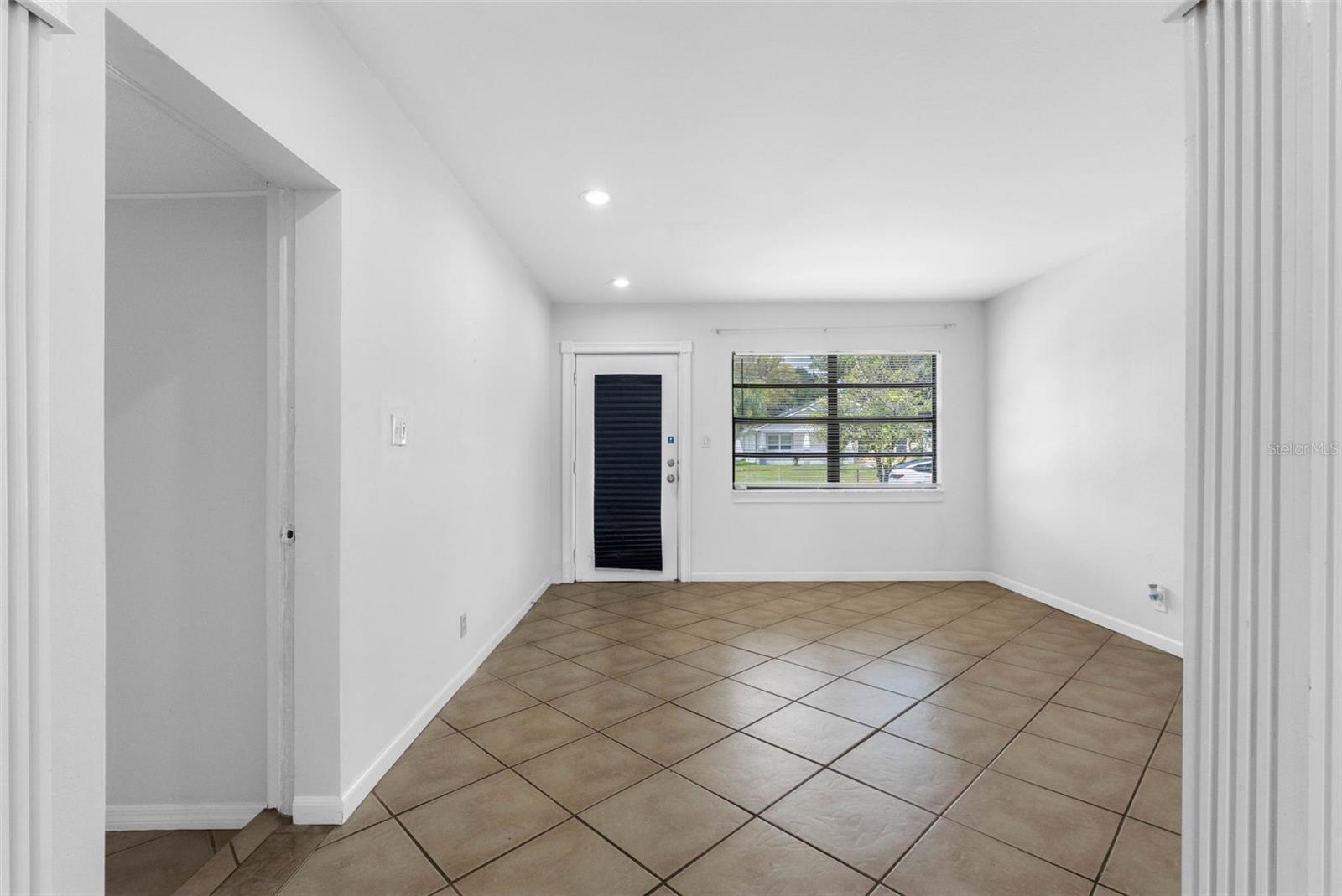 2405 E ANNIE ST — photo 13