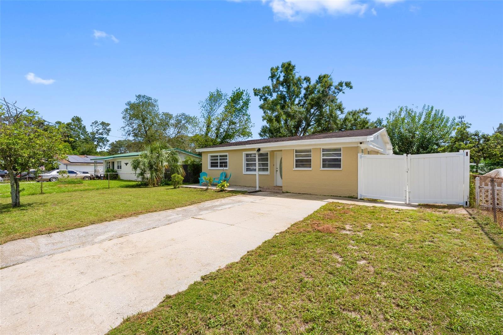 2405 E ANNIE ST — photo 3