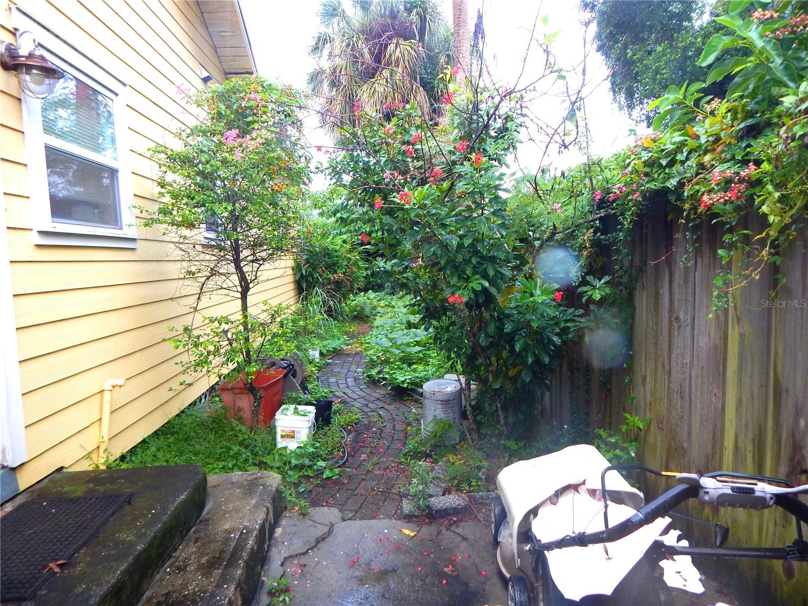 8608 N 9TH ST — photo 3