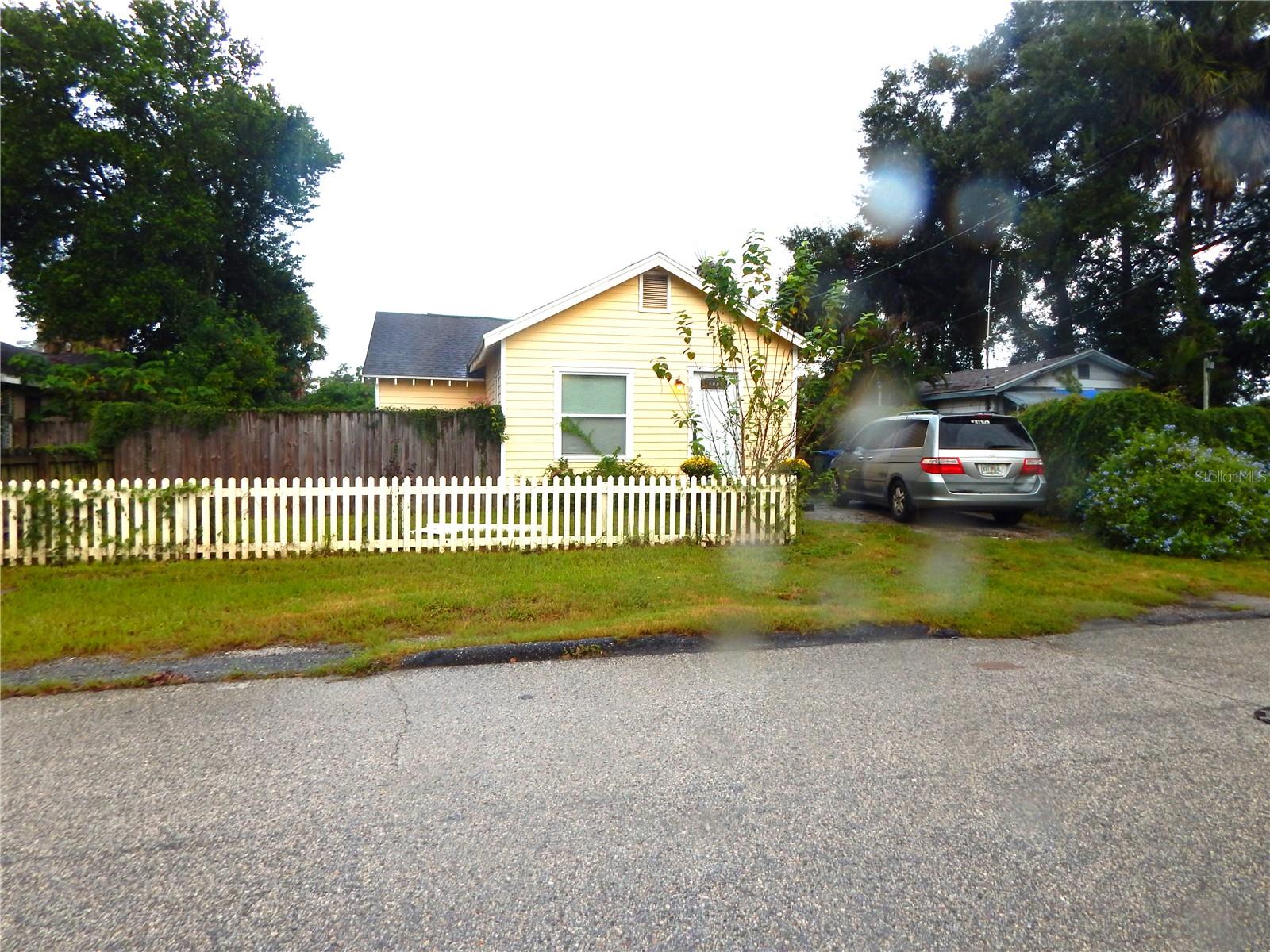 8608 N 9TH ST — photo 2