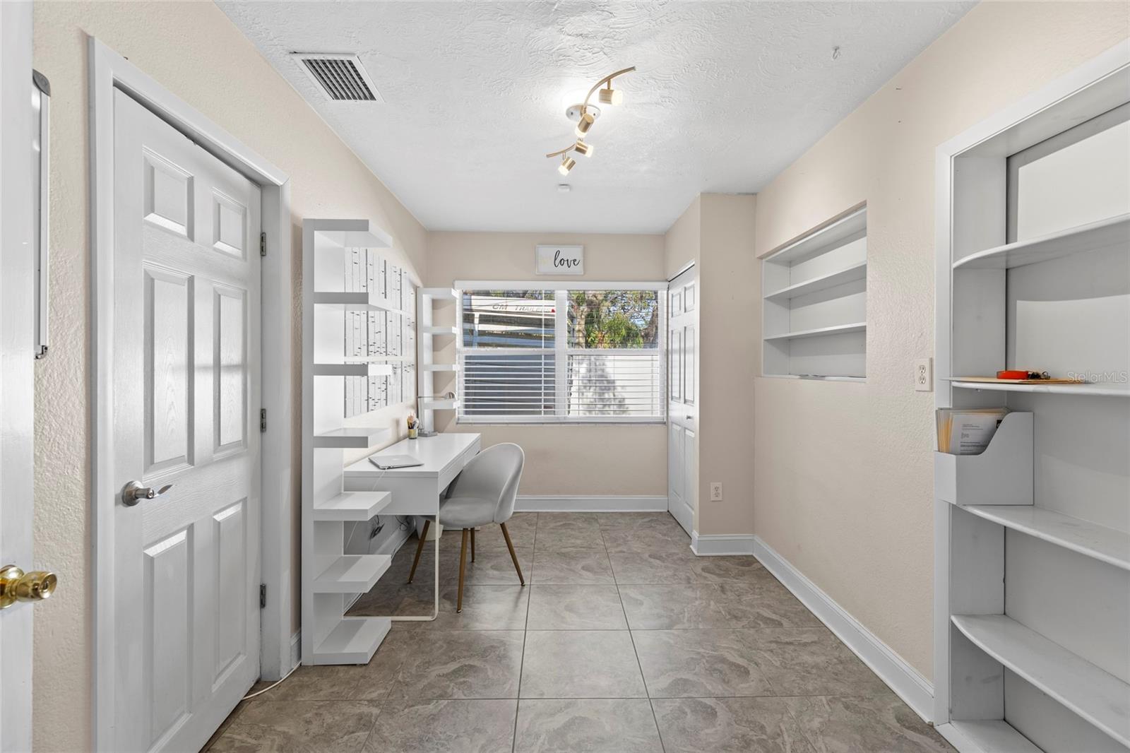 5657 OCEANIC RD — photo 14