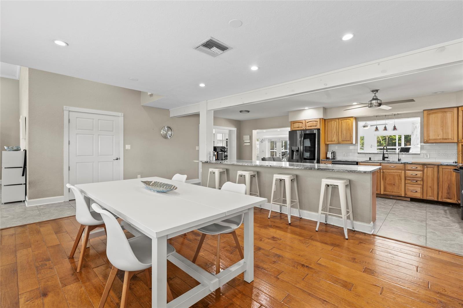 5657 OCEANIC RD — photo 9