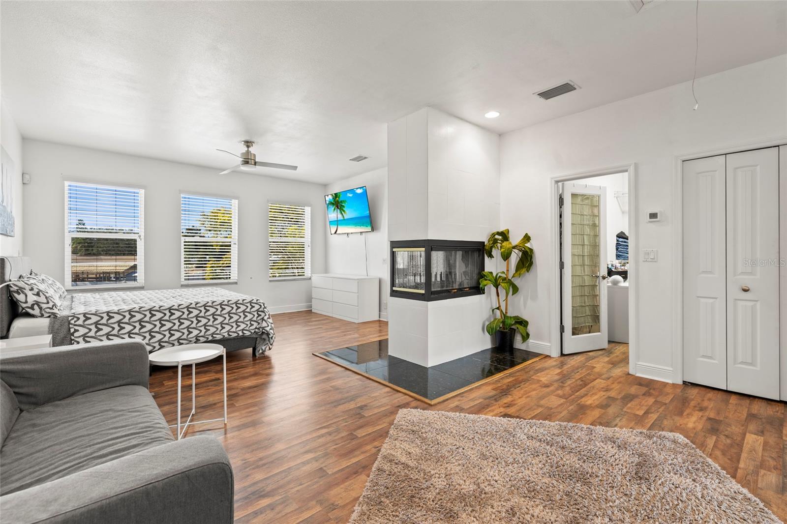 5657 OCEANIC RD — photo 30